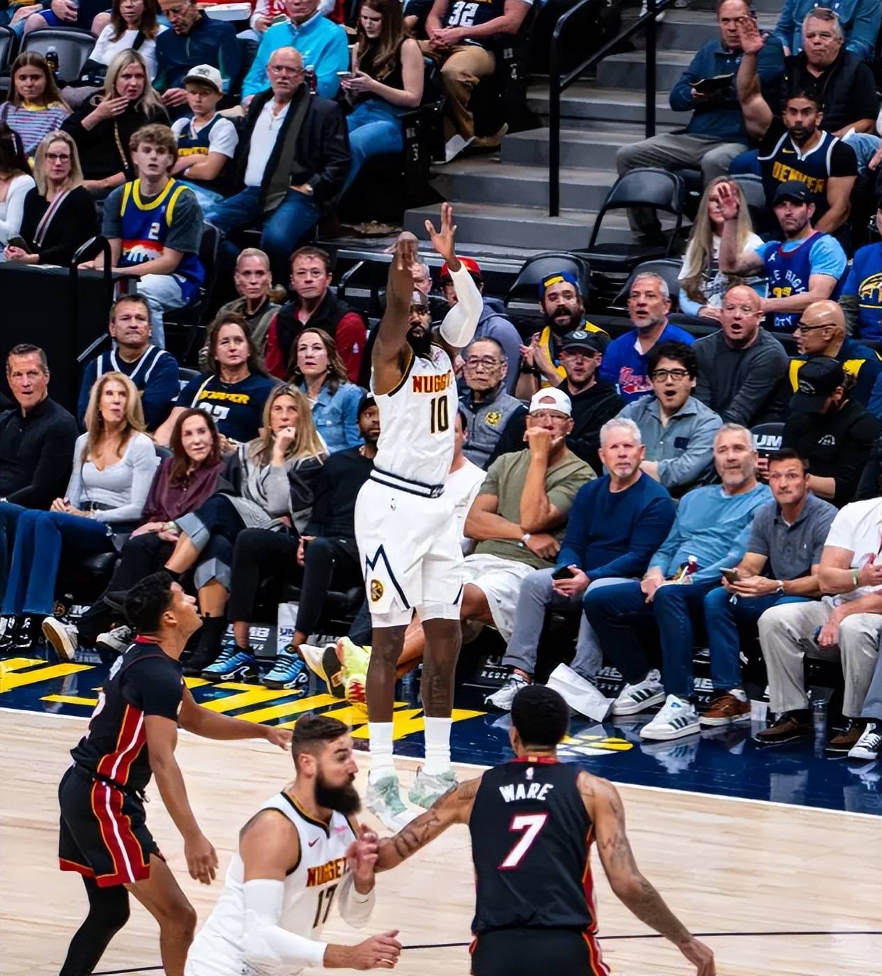 关于集结日体能课后，金州勇士造点机会备战意大利杯，话题不断，赛程密集仍需轮换的信息